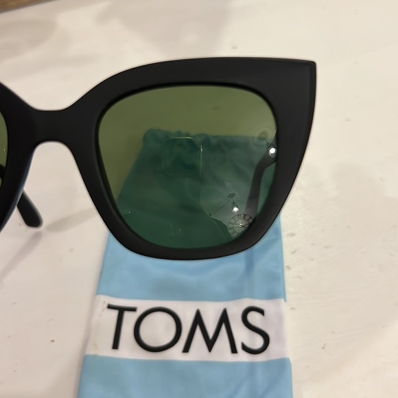 Toms Sunglasses - Picture 4 of 5